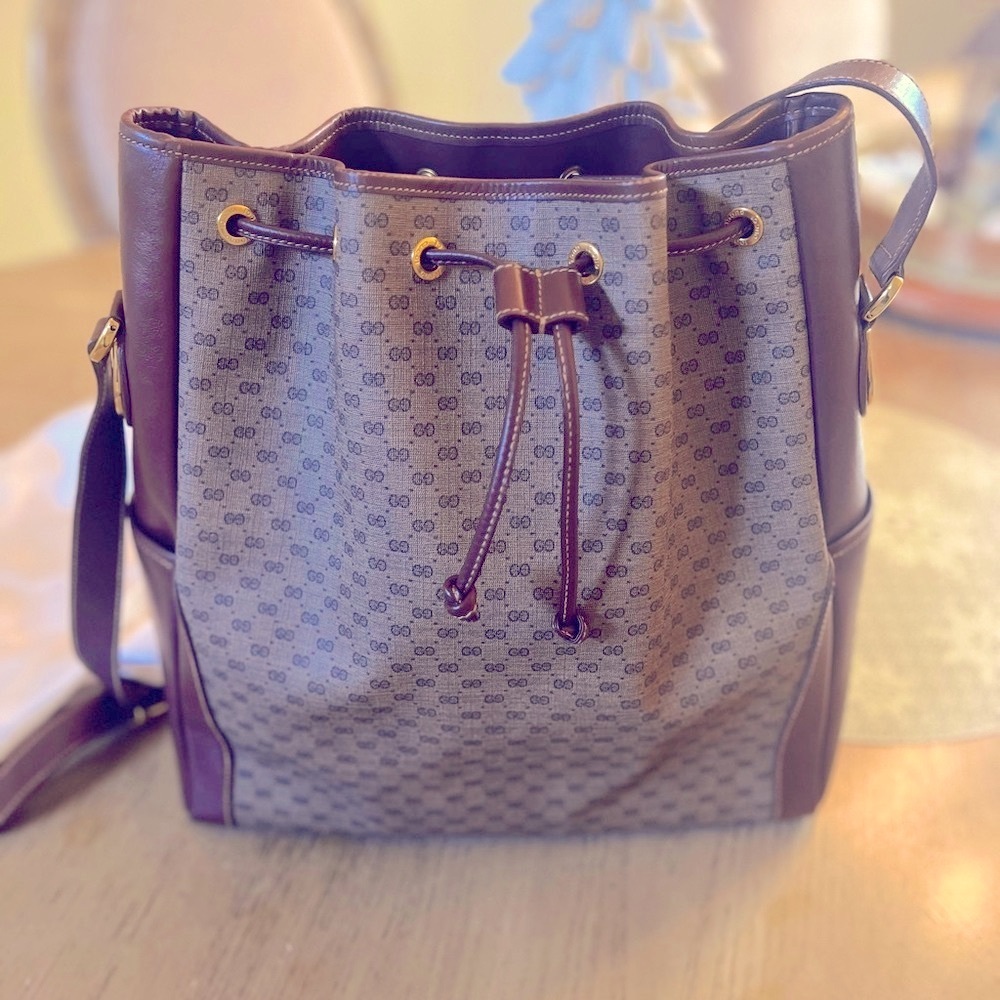 Authentic vintage Gucci bucket bag. In pristine condition. Micro GG.